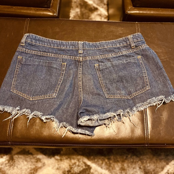 Hayden Floral Embroidered Jean Shorts - Picture 4 of 4